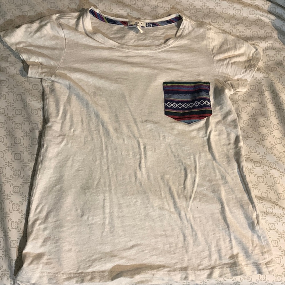 Pattern pocket tee
